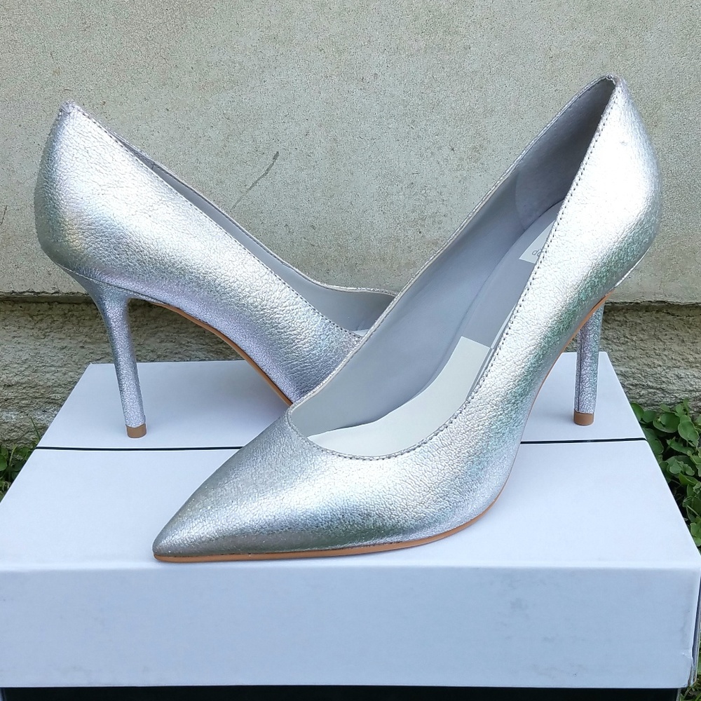 Gorgeous Dolce Vita Silver Pebbled Leather Heels - Picture 3 of 8
